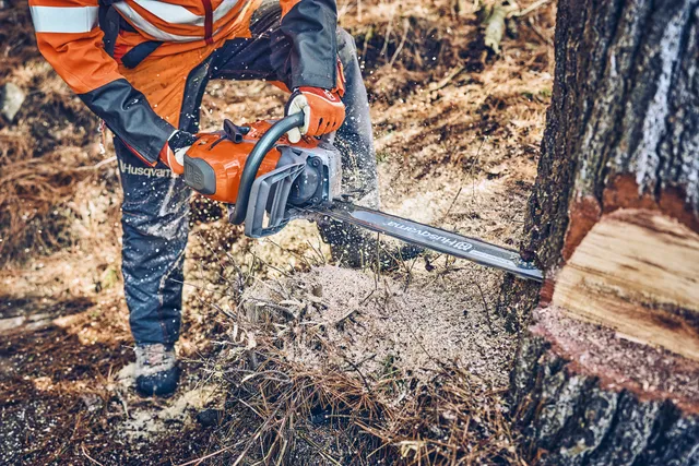 Husqvarna 562 XPG Pilarka spalinowa łańcuchowa zapewnia możliwość pracy dłuższymi prowadnicami